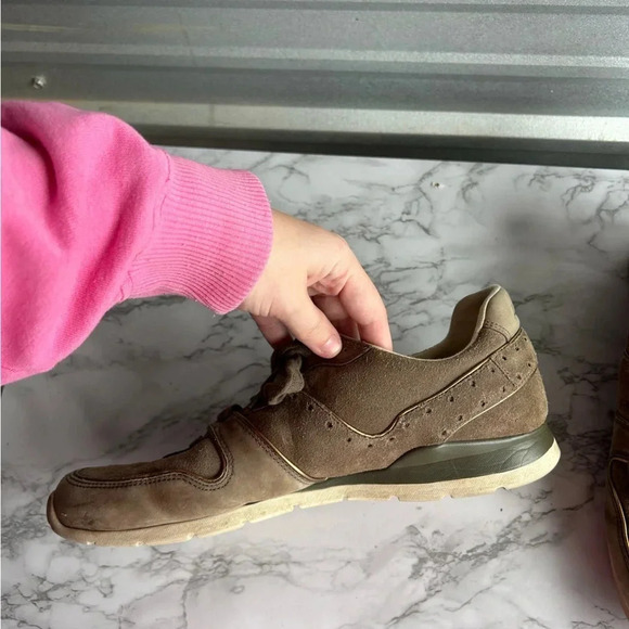 UGG Australia Tye Lace Up Leather Perforated Fashion Sneakers Brown Sz 12 Womens - Picture 4 of 10